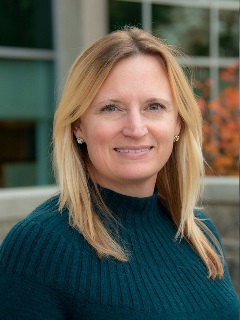 KelliRoberts headshot