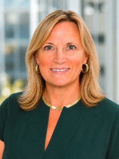 Kelli Roberts Headshot 1