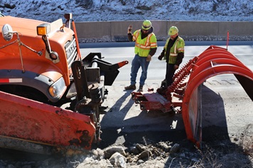 Photo 2 Repair on plow truck