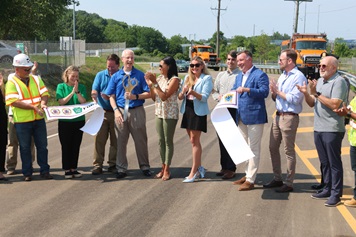 Fort Wash ribbon cutting