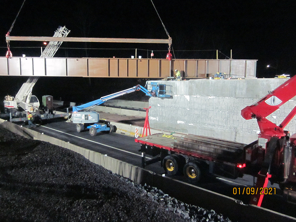 Lifting/setting of structural steel girders from median pier to north abutment (Span 2) (Sep 2020/Feb 2021)