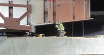 Lowering structural steel girders onto median pier bearing seat (Sep 2020/Feb 2021)