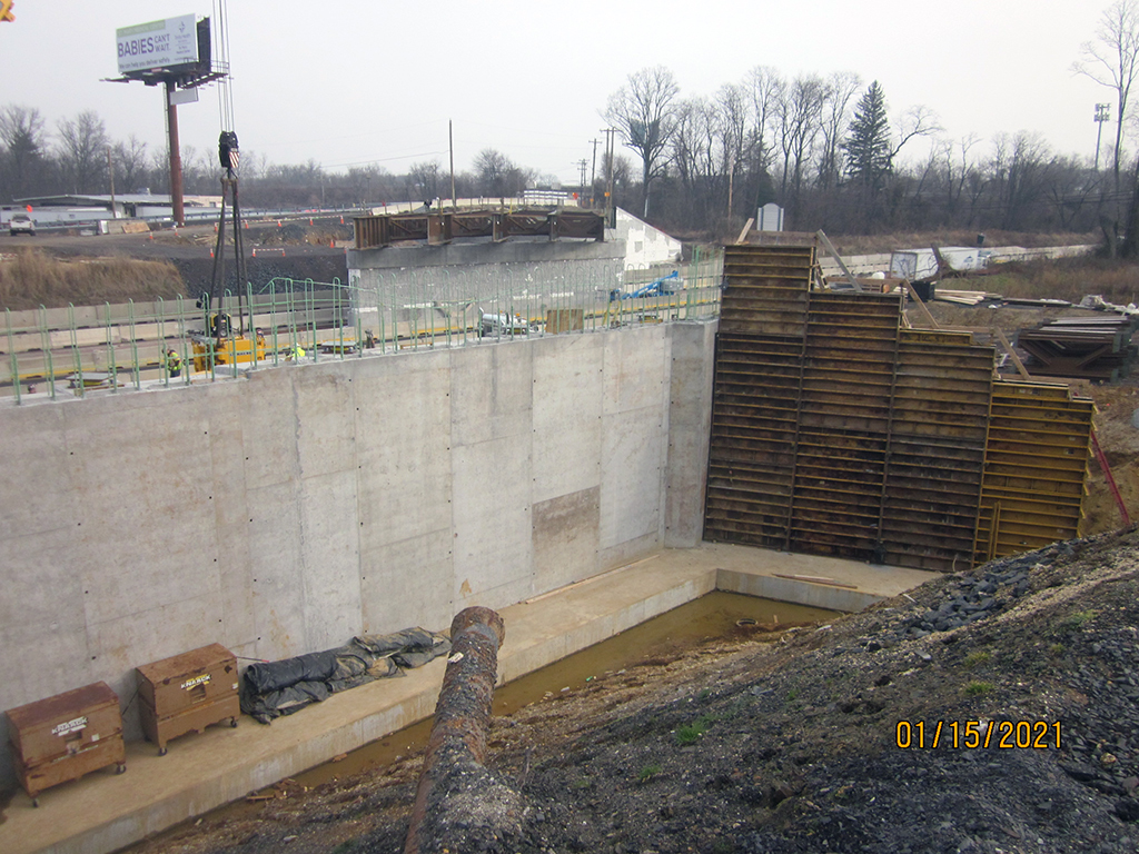 Forms removed showing architectural treatment on south abutment wall (Sep 2020/Feb 2021)