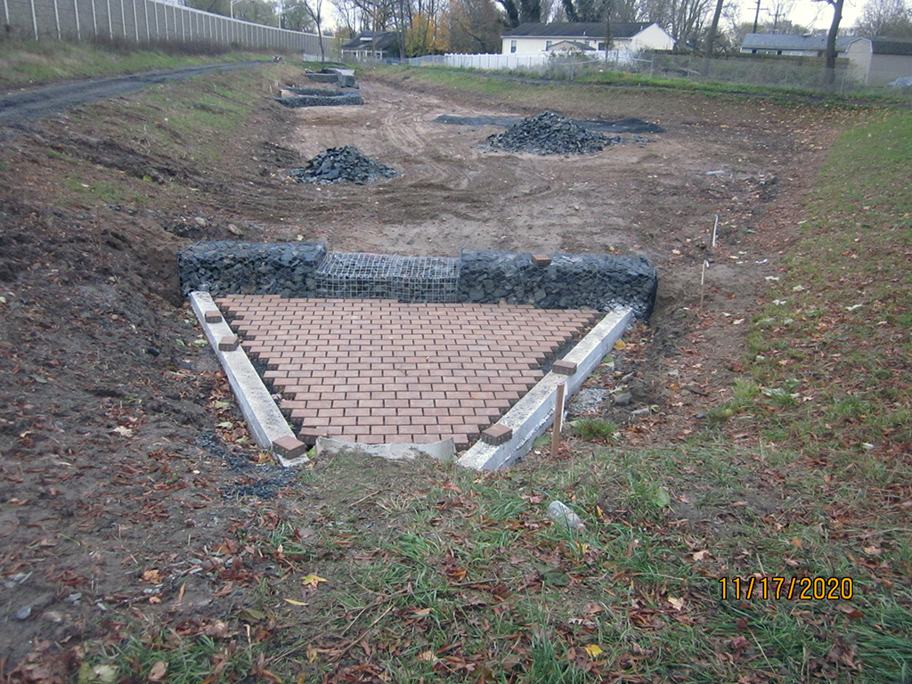 Installation of gabion baskets and curb in Basin 2 forebay (Sep 2020/Feb 2021)