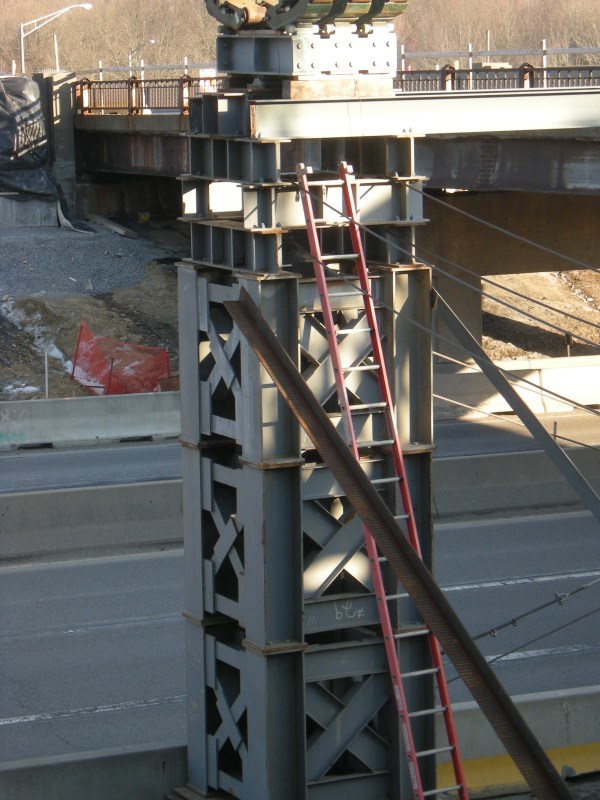 February 2014 - Temporary Towers for 210A Bridge Placement