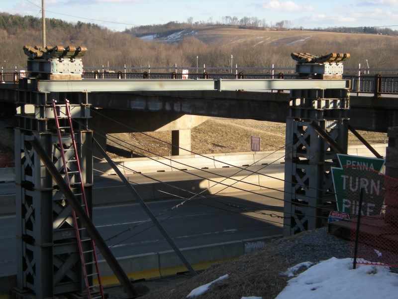 February 2014 - Temporary Towers for 210A Bridge Placement