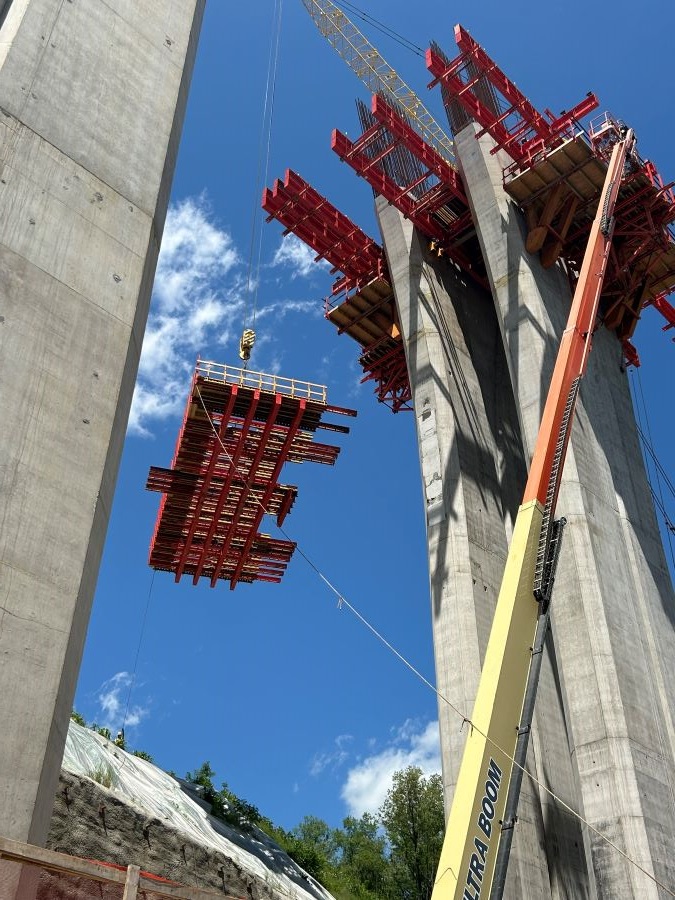 Lifting-of-Formwork-for-Pier-1-WB-Pier-Table-2024-05-08