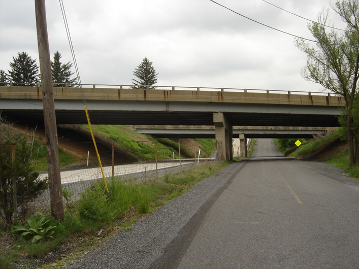 Project Area Photos - Bridge B-562 for I-76W over T-300 (Locke Rd) and Service Rd looking South, MP 185.89