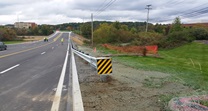 Approach to Thorn Hill Road Bridge (WB-400) Looking East (10/14/2015)