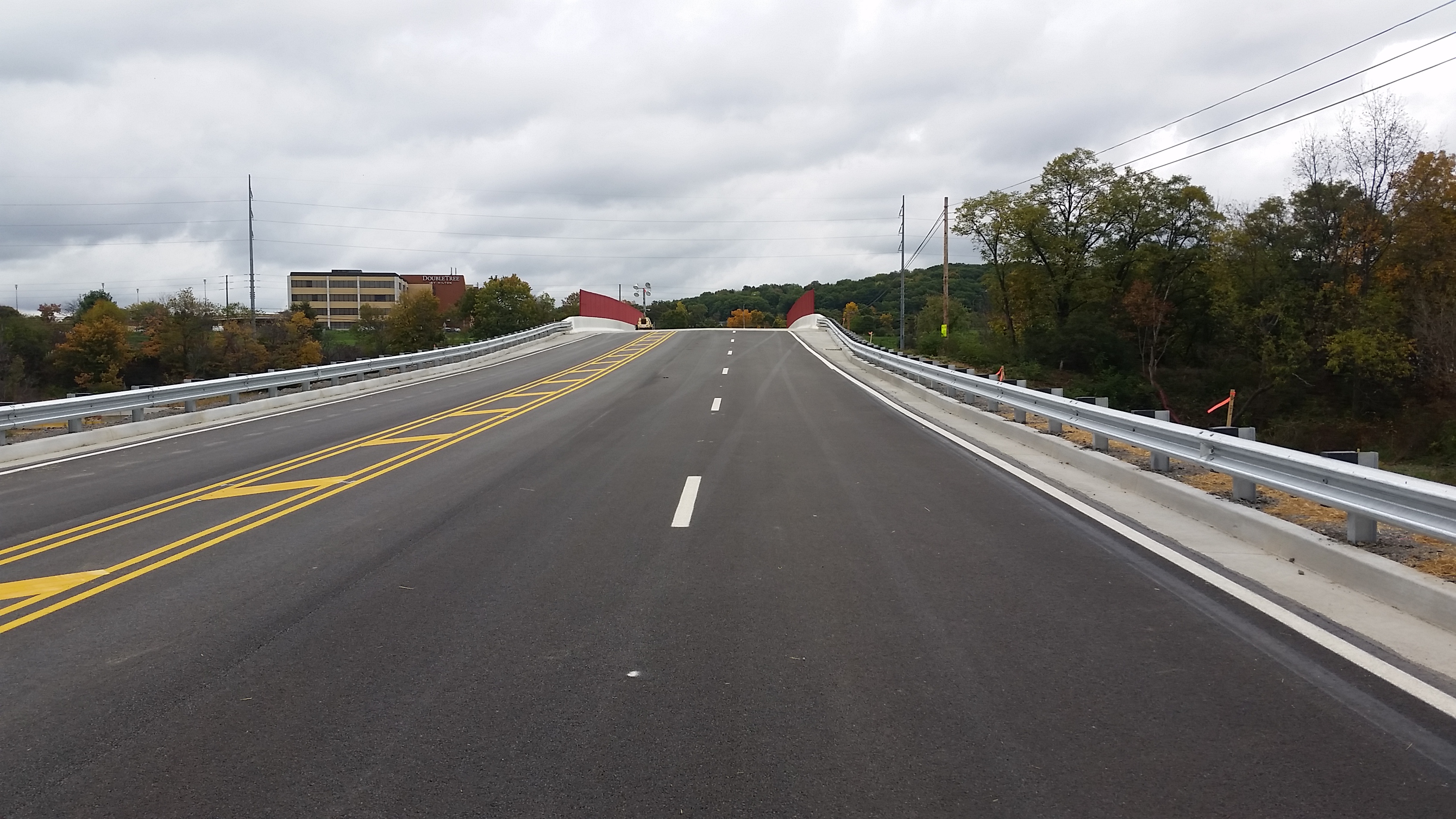Approach to Thorn Hill Road Bridge (WB-400) Looking East (10/14/2015)