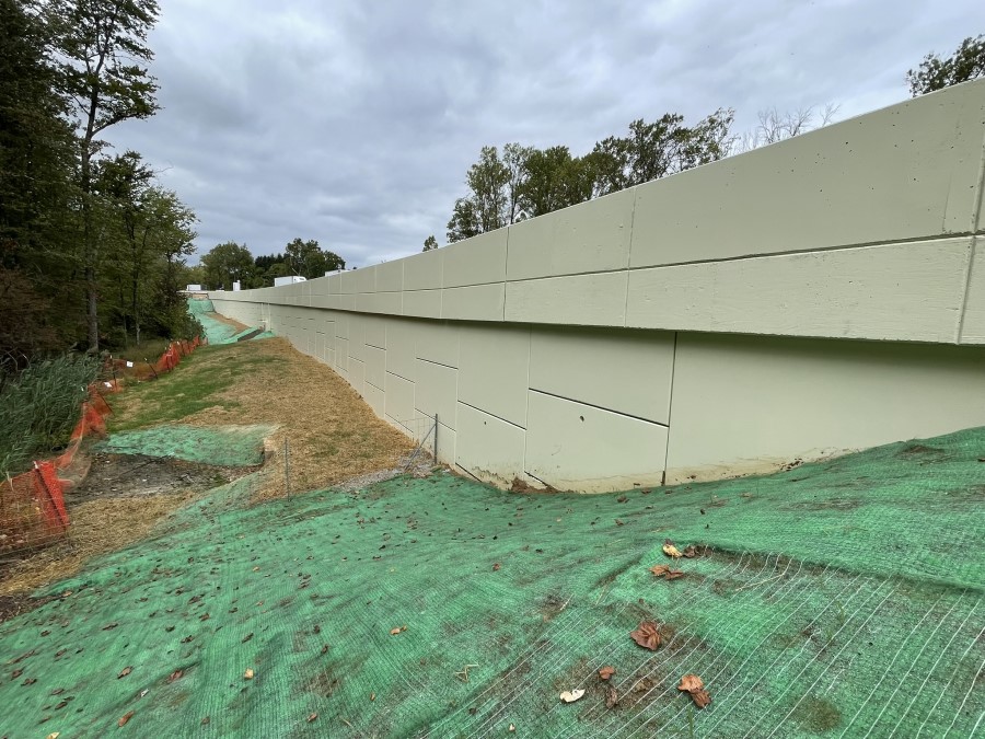 EB retaining wall construction